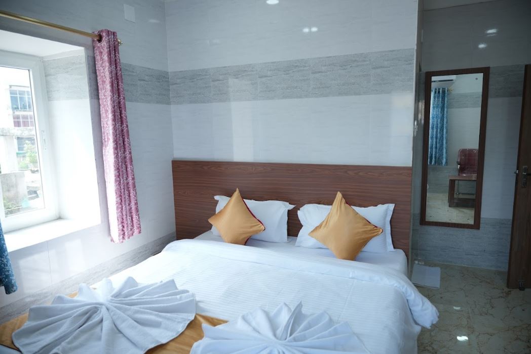 Best hourly hotel booking in bhubaneswar,Best hourly room booking in bhubaneswar,Best hourly rooms near railway station Bhubaneswar,Best hourly rooms near Bhubaneswar airport,Best hourly hotel near railway station Bhubaneswar,Best hourly hotel near Bhubaneswar Airport,hotel mirka plaza, day use hotels bhubaneswar, couple friendly hotel bhubaneswar,short stay rooms,hourly rooms near railway station bhubaneswar, best hotel bhubaneswar hourly stay.